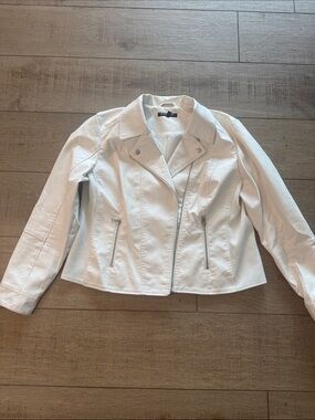 Baccini White Faux Leather Moto Jacket with Zip Pockets xL